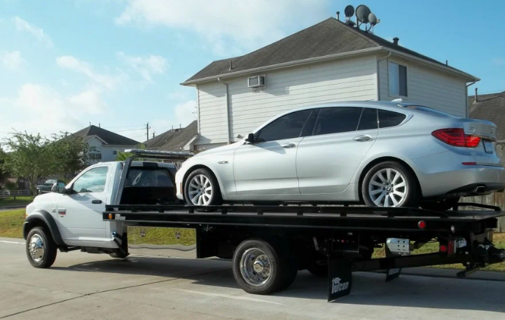 Vehicle Breakdown in Cloverleaf TX with Towing Assistance