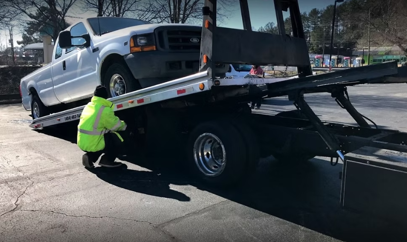 Towing and roadside assistance in Houston TX and Cloverleaf Texas
